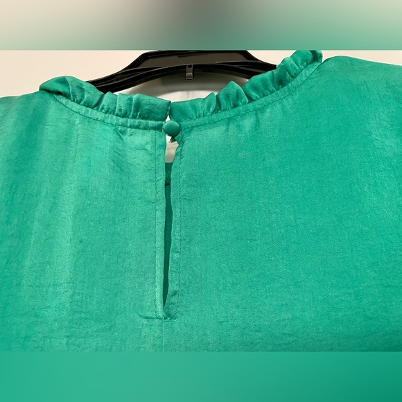 Glam green top with beautiful frill detail around neck & arms. Size L - Picture 5 of 7